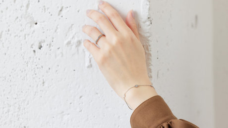 オフィスで身に着けるジュエリー特集