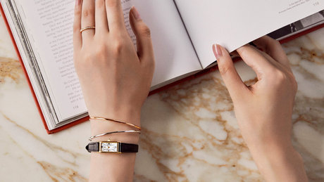 オフィスで身に着けるジュエリー特集