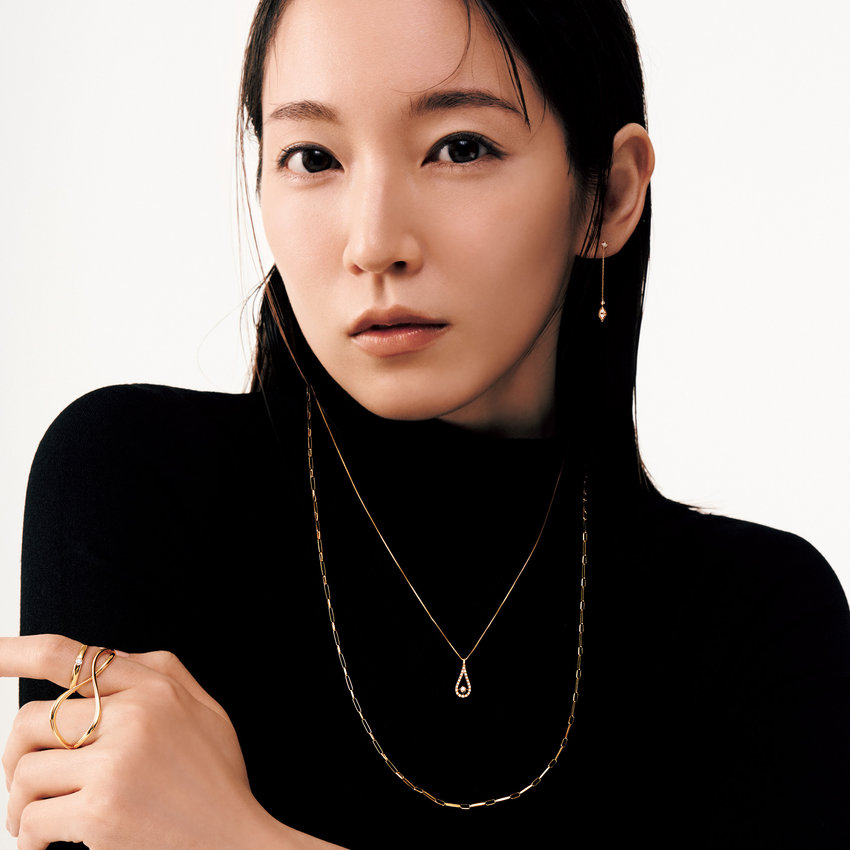 【marie claire3月26日号】吉岡里帆が纏う「ヴァンドーム青山」 私を彩る洗練の煌めき