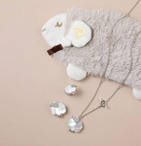 HAPPY SHEEP アクセサリーとアイピローのセット